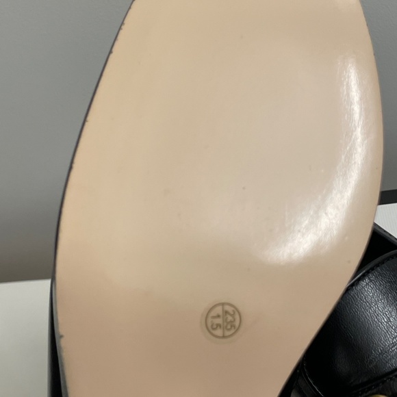 Gucci Black Platform Loafers with Gold Hardware - Picture 5 of 8